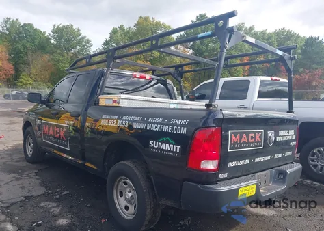 2019 Ram 1500 Classic Tradesman 4X4 6'4 Box z USA, uszkodzony, nr VIN 1C6RR7FG0KS620551